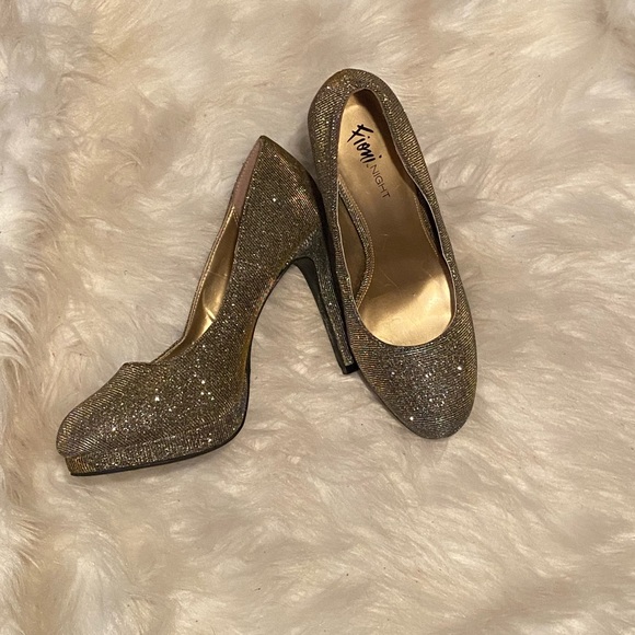 Fioni Night Metallic Heels - Picture 3 of 5
